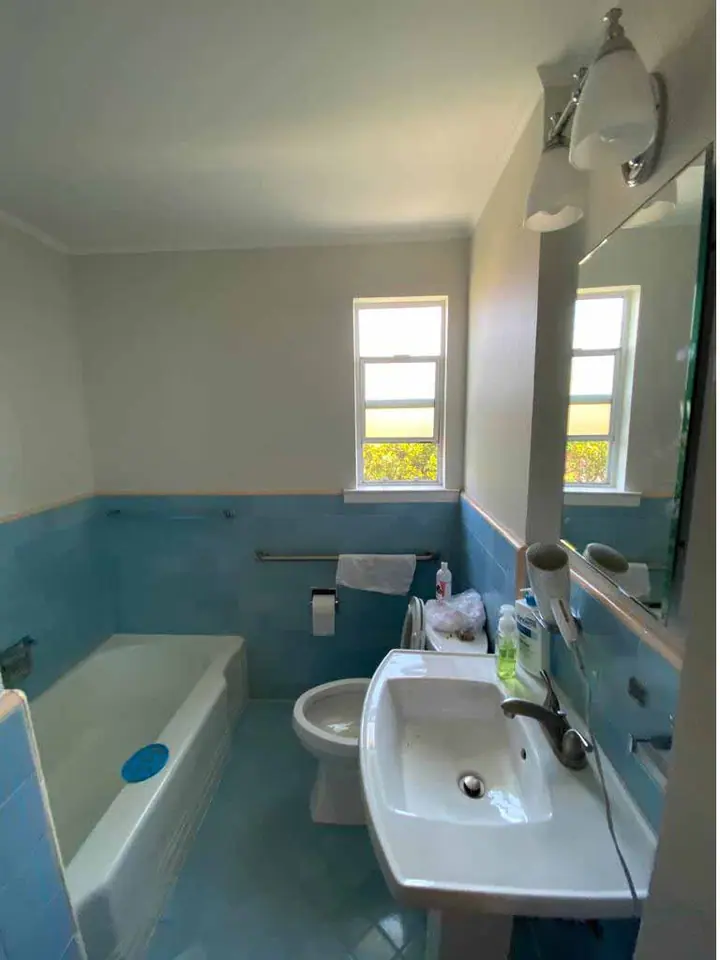Shower & bath remodel in Millbrae before remodeling